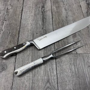 COLTELLO BBQ FORGIATO CON FORCHETTONE – MANICO IN CERVO – LAMA 30 CM – MODELLO FRANCESE